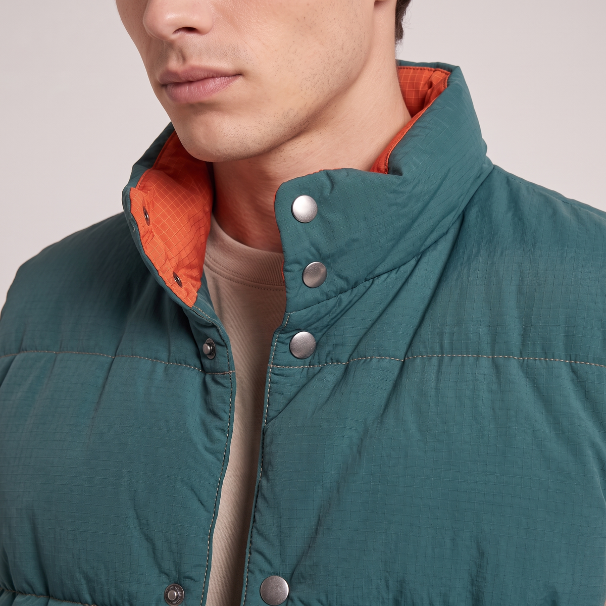 Sleeveless jacket